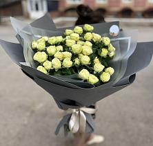 Букет Белые кустовые розы Солинеро в Ишне