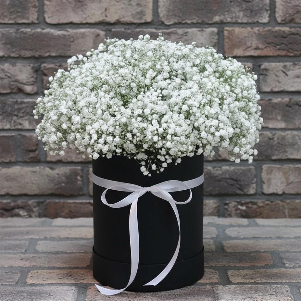 Цветочная композиция из Гипсофила в шляпной коробке в Ишне