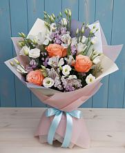 Букет цветов из:  Лизиантусы, Розы, Альстромерии и Гипсофила в Ишне