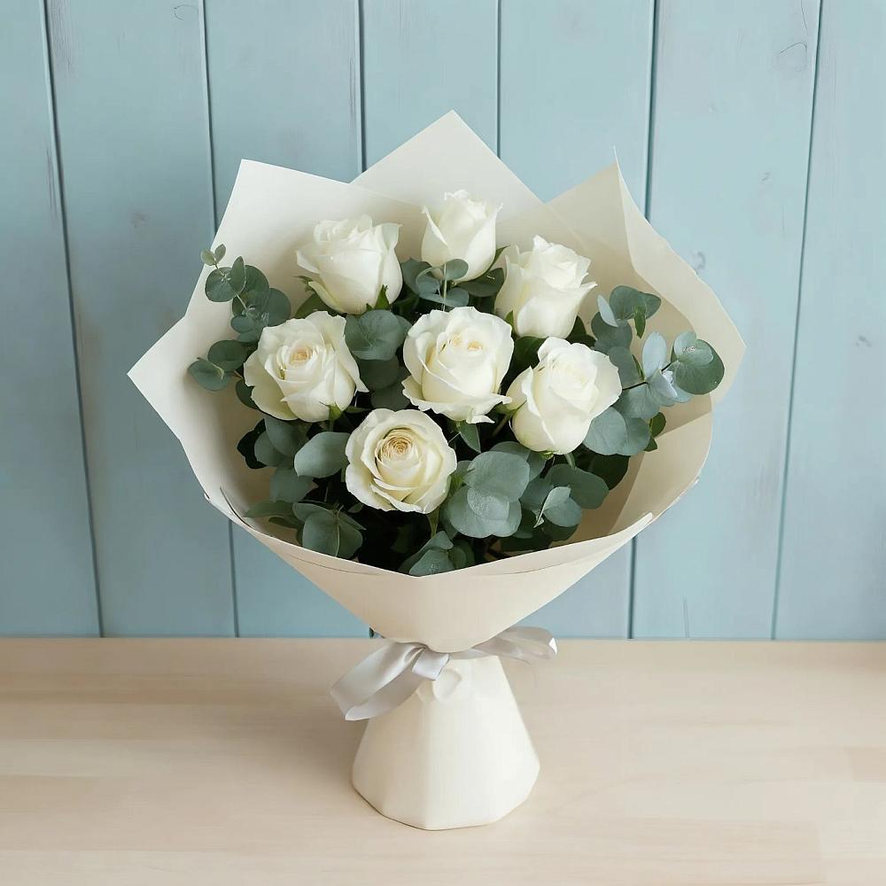 Букет Белые розы в Эвкалипте в Ишне