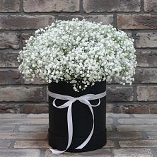 Цветочная композиция из Гипсофила в шляпной коробке в Ишне