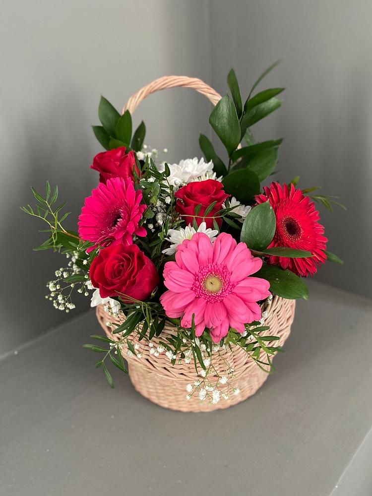 Цветочная композиция из Розы, Хризантемы и Герберы в корзине в Ишне