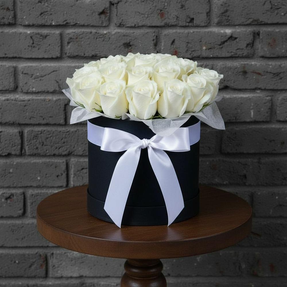 Цветочная композиция из Розы в шляпной коробке в Ишне