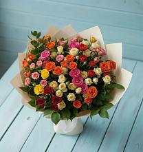 Букет Микс из разноцветных кустовых роз в Ишне