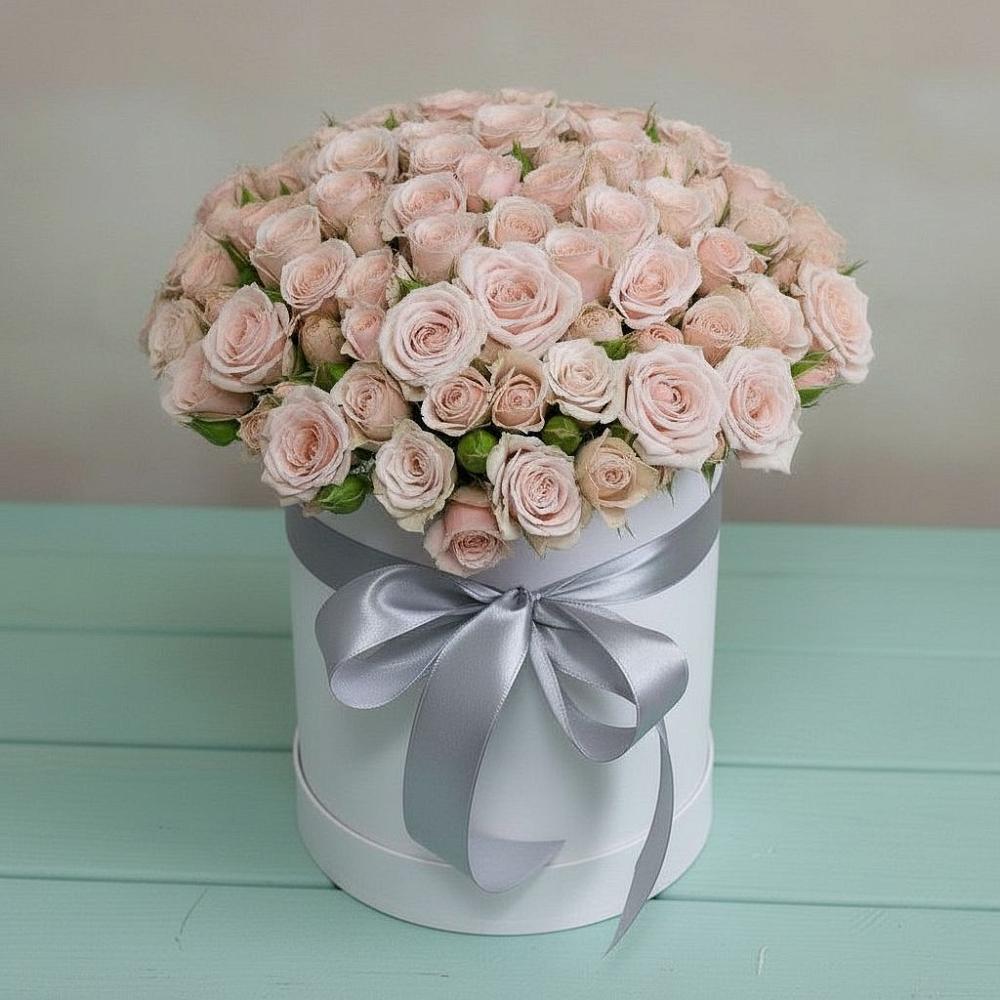 Цветочная композиция из Розы в шляпной коробке в Ишне